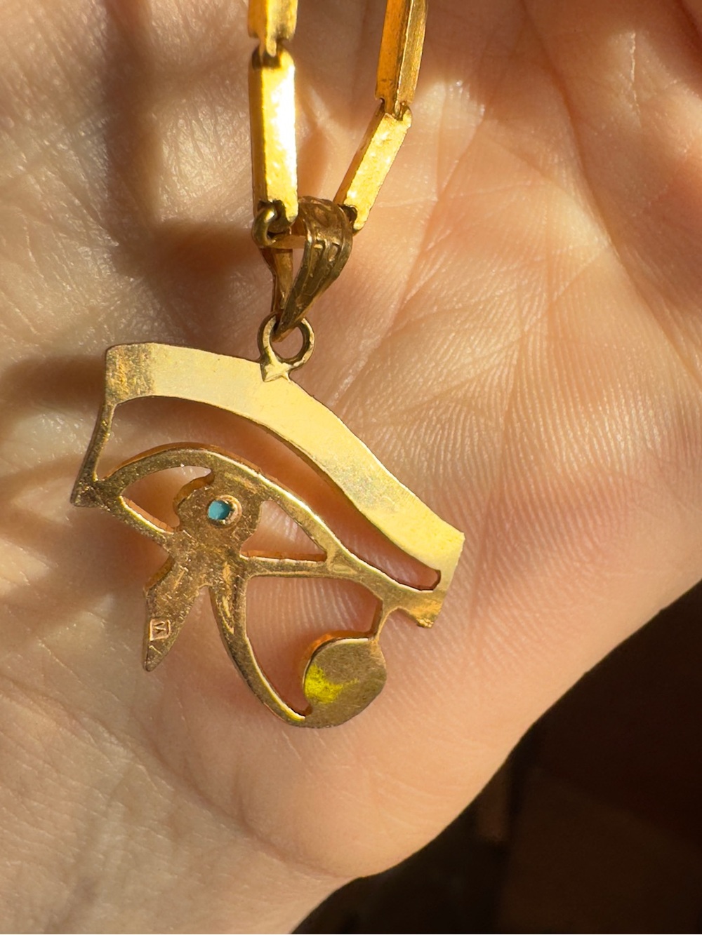 22k Egyptian Eye Pendant - Picture 12 of 12